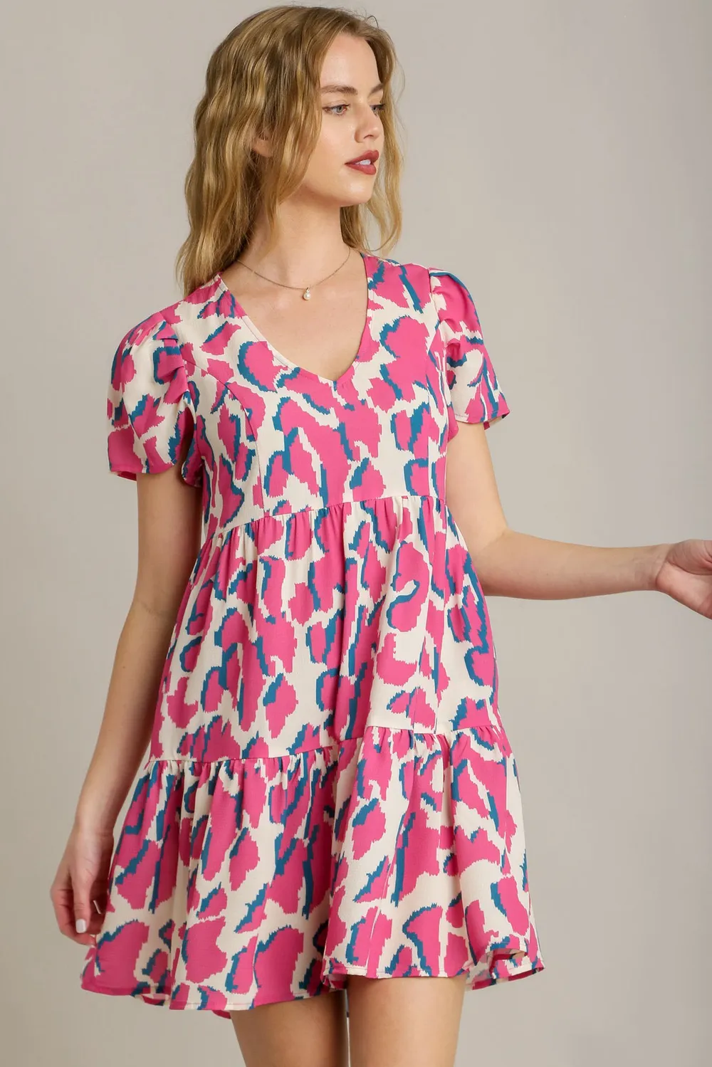 Full Size Abstract Print Pleat Detail Short Sleeve V-Neck Tiered Dress Plus Size - Creammix
