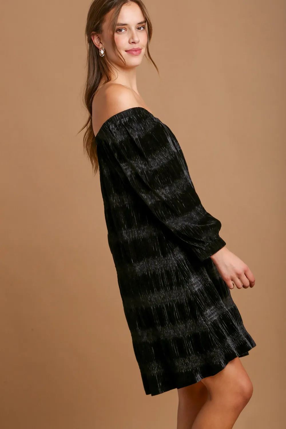 Off-Shoulder-Balloon-Sleeve-Velvet-Mini-Dress-Black-3